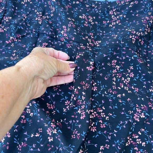 Hillary Radley women’s size XXL black floral V neck top. - Picture 10 of 10